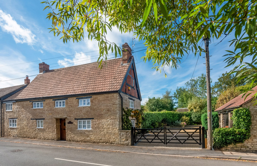 Ashdown House 1843-3